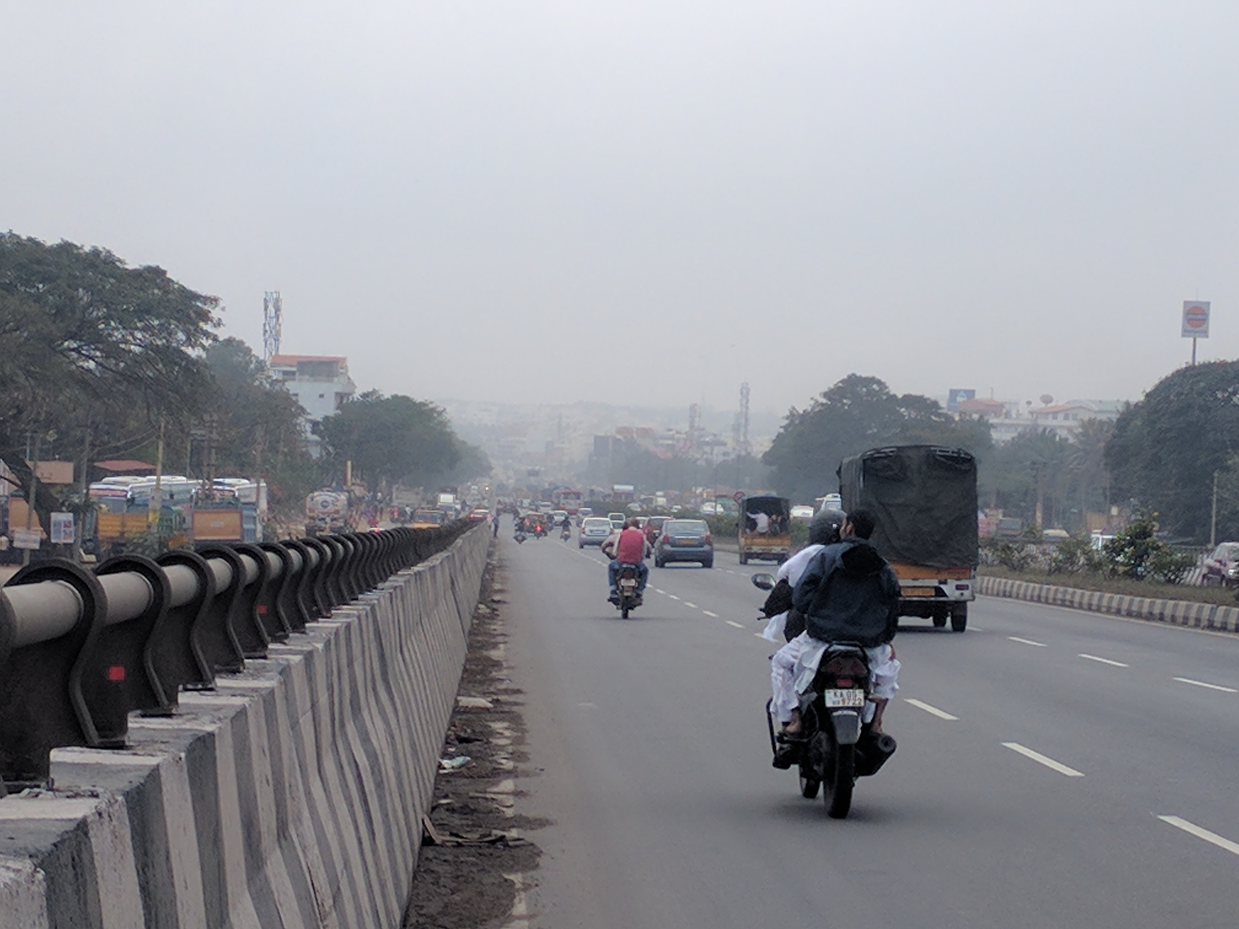 This is right after Electronic City flyover. A layer of fog reduced the visibility even though it was 9:00 am.