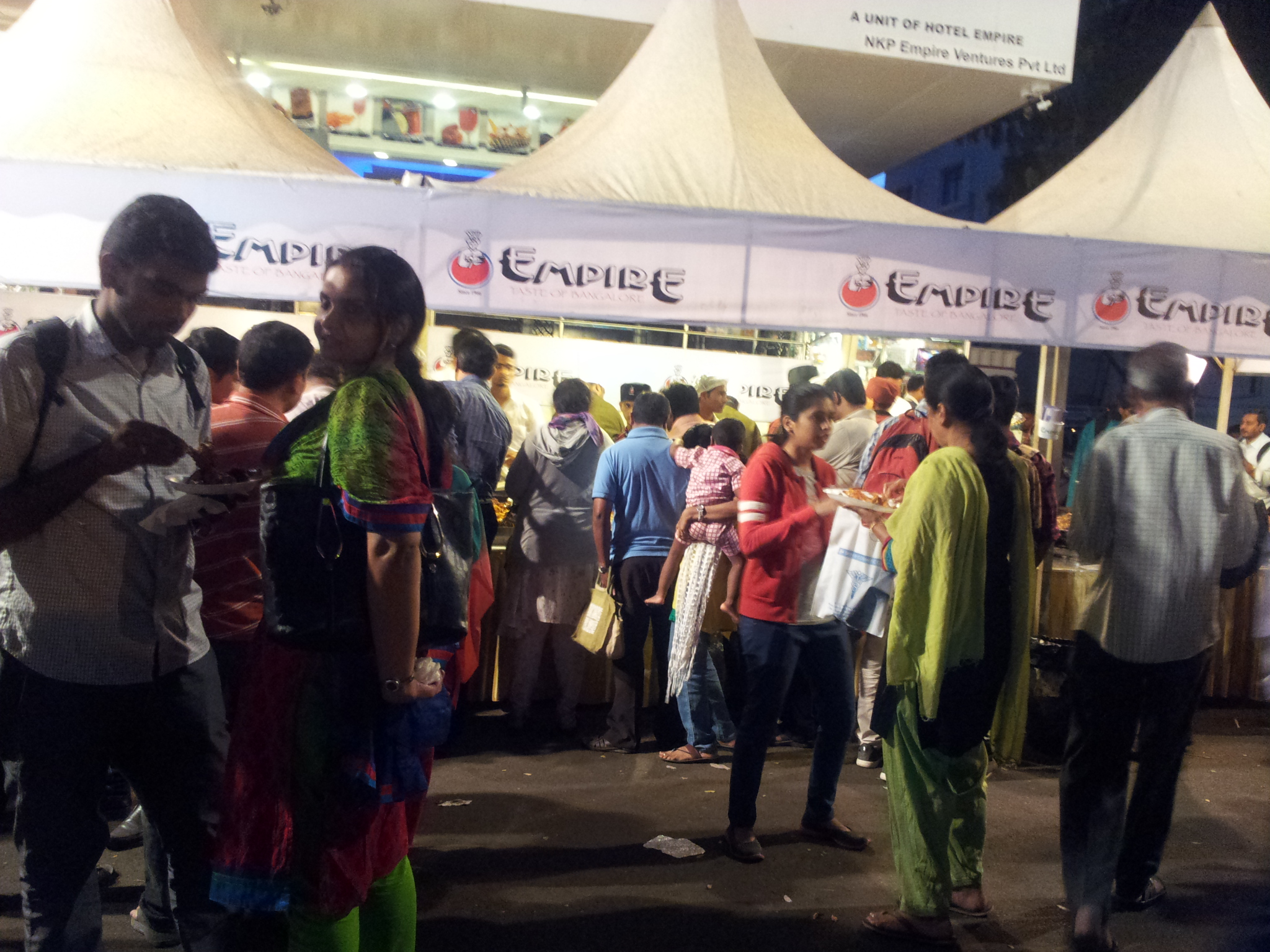 Even Empire had setup an extension in front of their restaurant to serve the crowd.