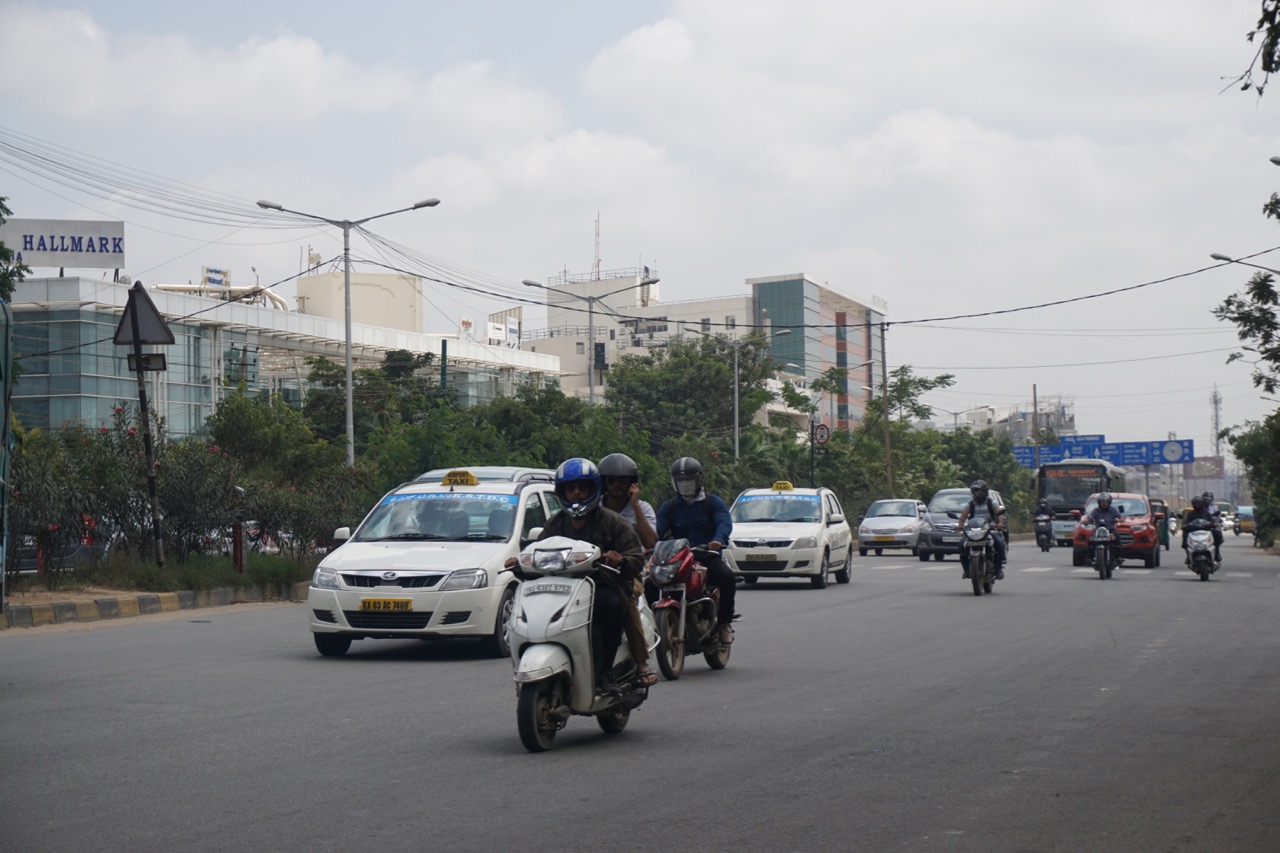 This is near the Cisco Office on Outer Ring Road. For some reason, whenever I am on ORR, I always stop here for my drinking break.