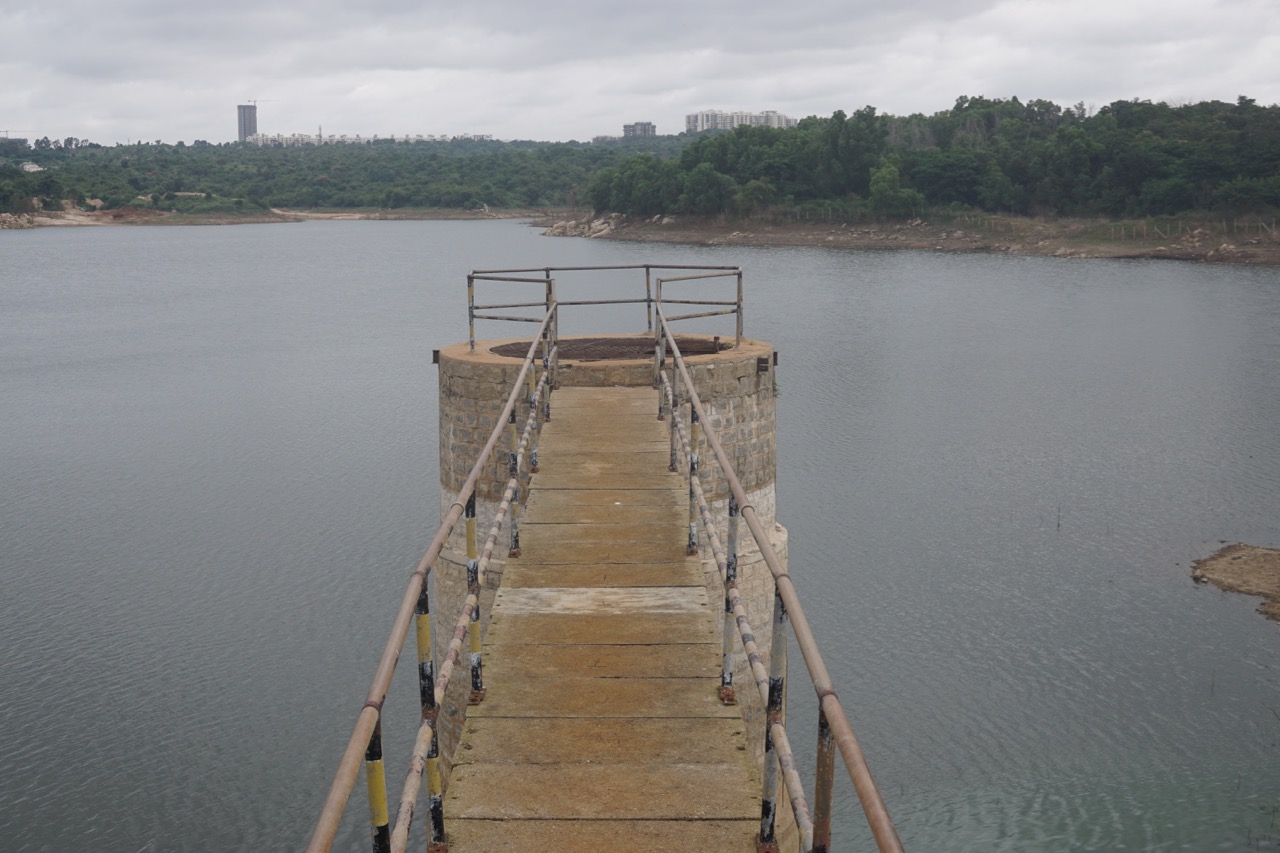 There are two such piers jutting out into the lake from the raised walkway on the embankment.