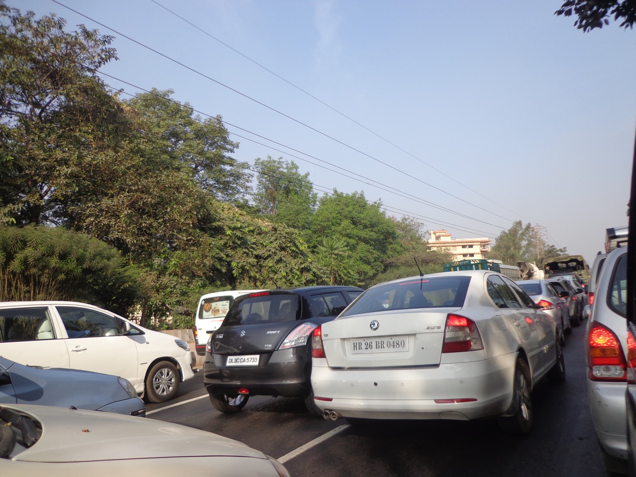 En route to Delhi Sarai Rohilla. Even on a Saturday, the Omni moved at a snail&rsquo;s pace owing to the traffic. At least, the roads are well paved unlike Bangalore.