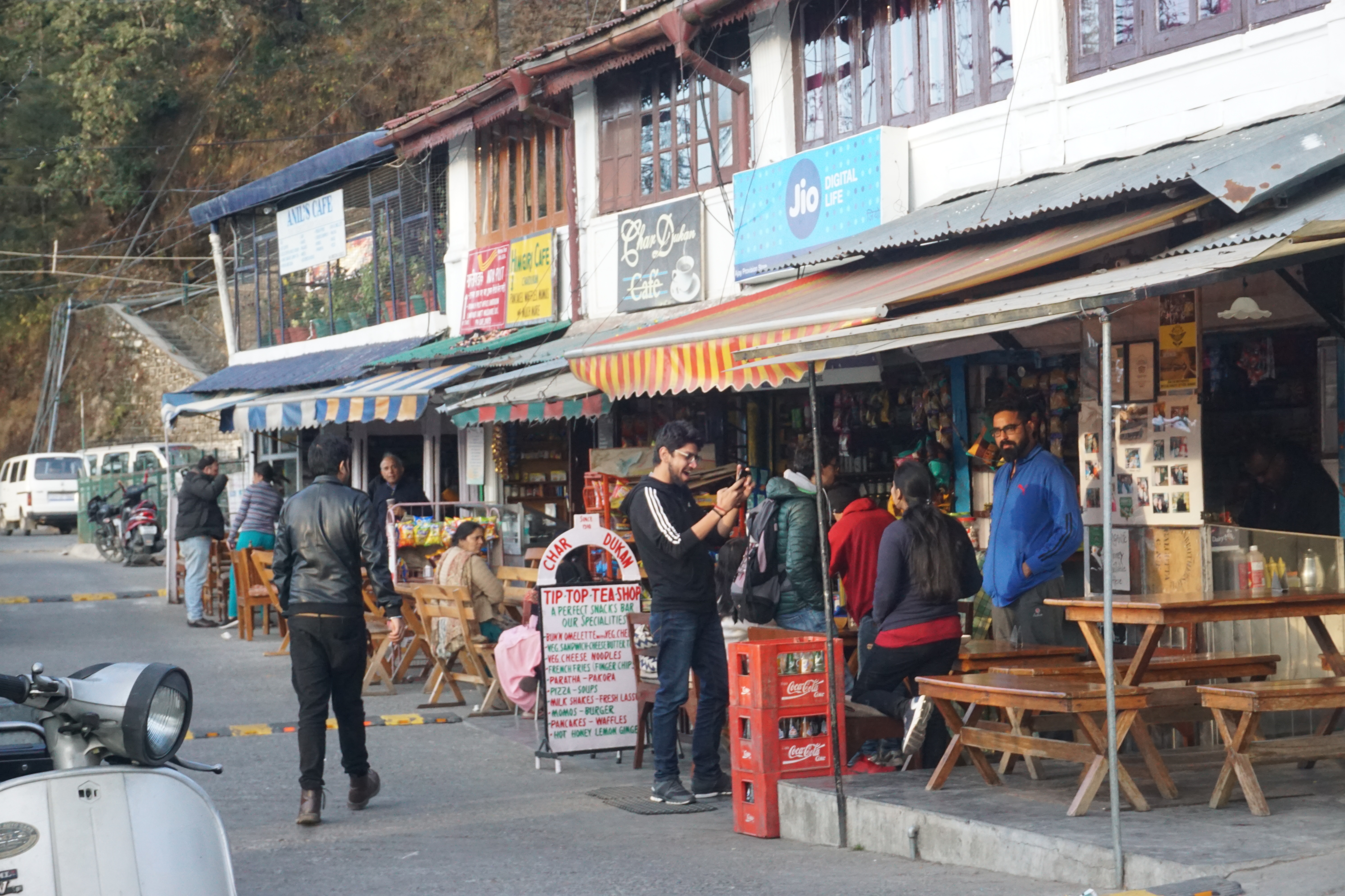 This spot is known as Char dukan (translation: four shops). There were actually five shops.
