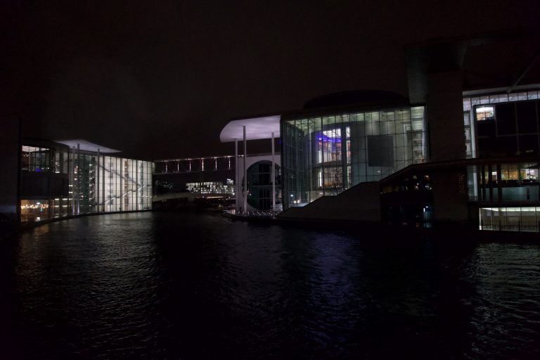 While walking back we chanced upon this amazing scenery near Reichstag. That&rsquo;s river Spree.