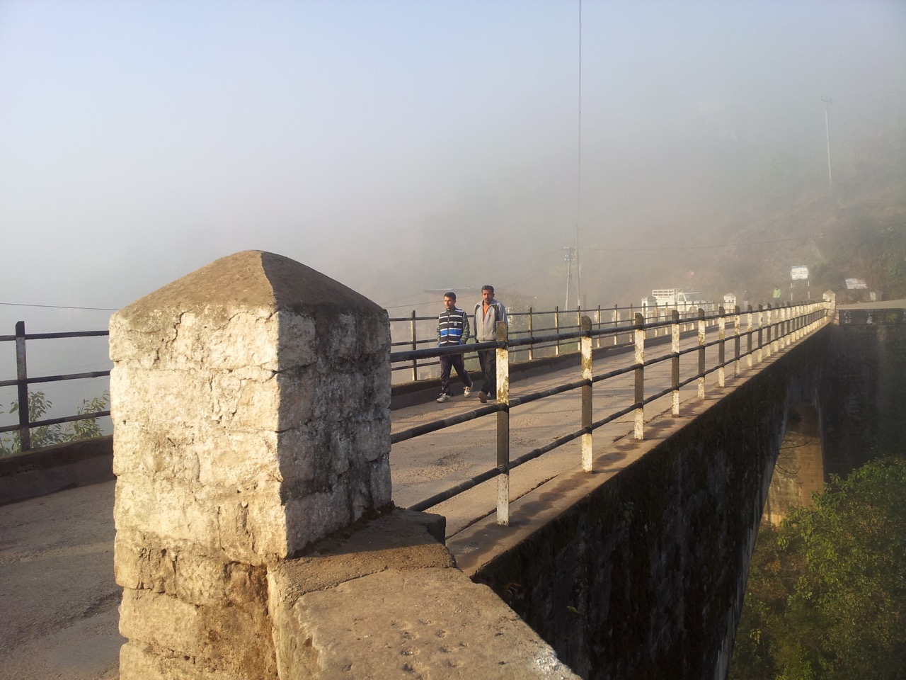 Beyond this bridge at Pattipul is the fork in the road. The left one leads straight to Rewalsar.
