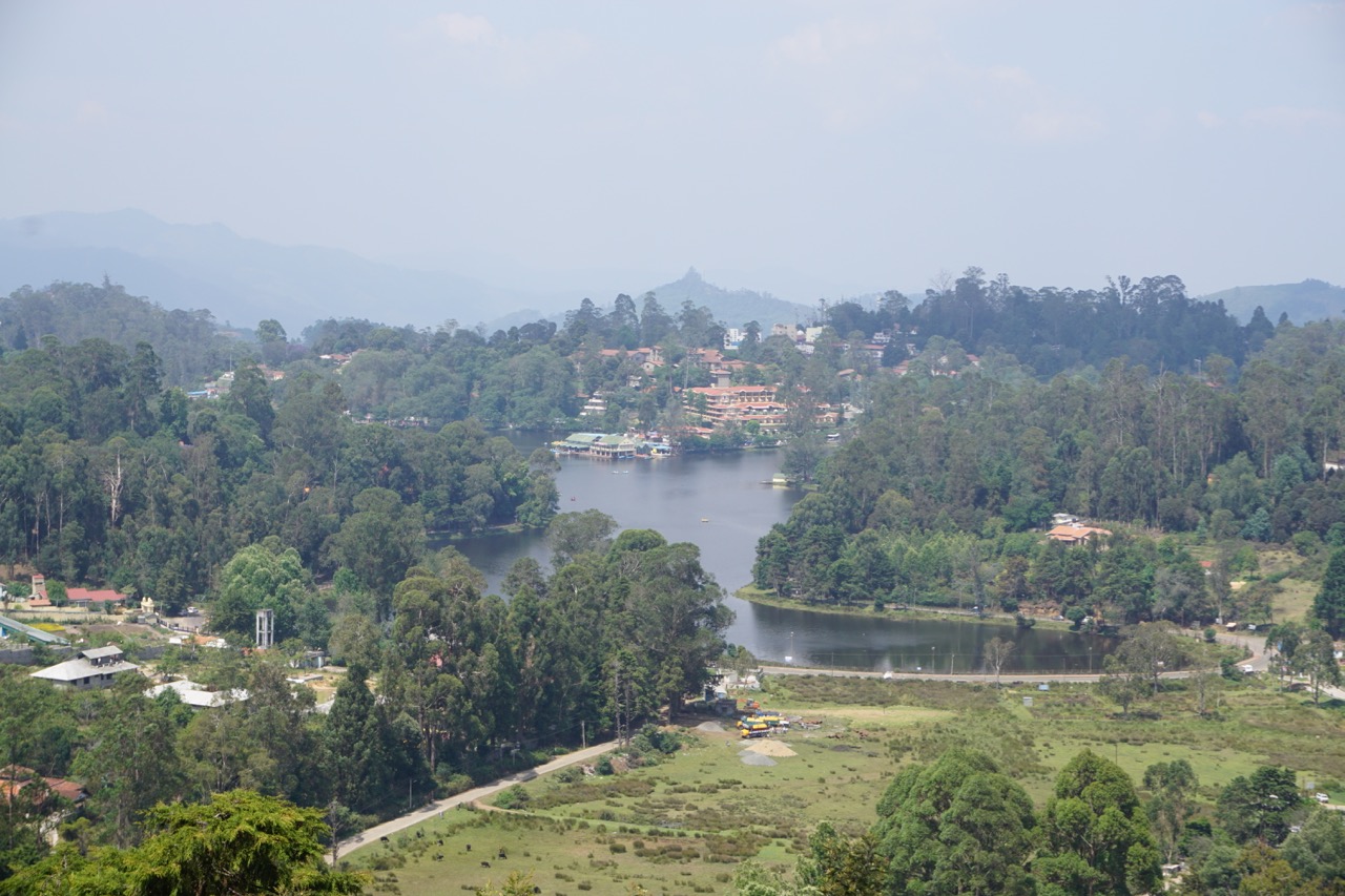 Upper Lake Road offers an unobstructed view of the Kodaikanal Lake. For 5 rupees, a person offers the lake&rsquo;s view through telescope. He claimed that the distance was 8 kms. The map clearly shows that the aerial distance is actually 2 kms.