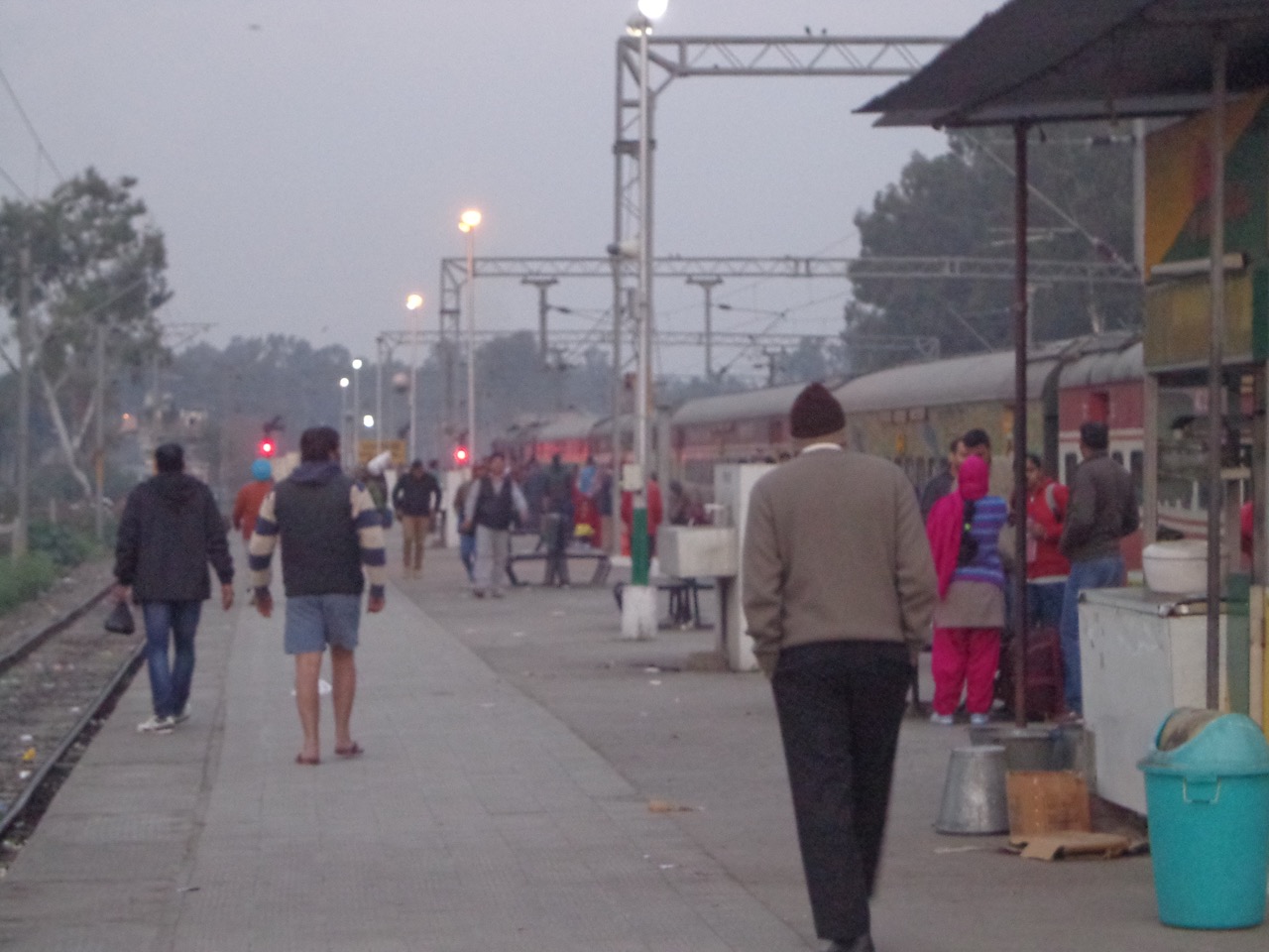 It is not like I took a blurred picture. Even at 7:30 am, the visibility of the station was poor.