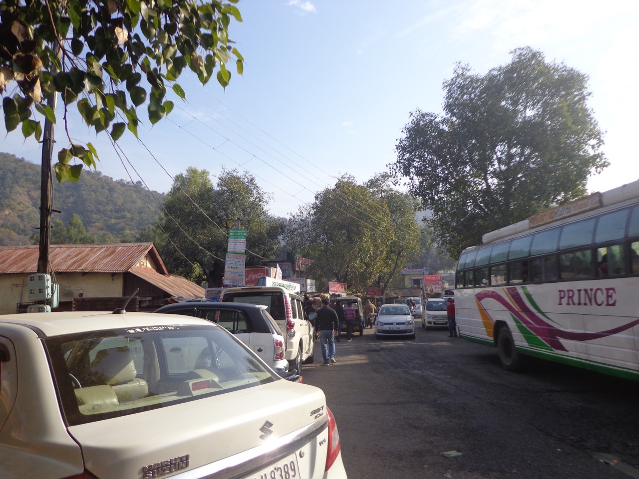 The bus stopped at a place called Dunera for a fifteen minute refreshment break.