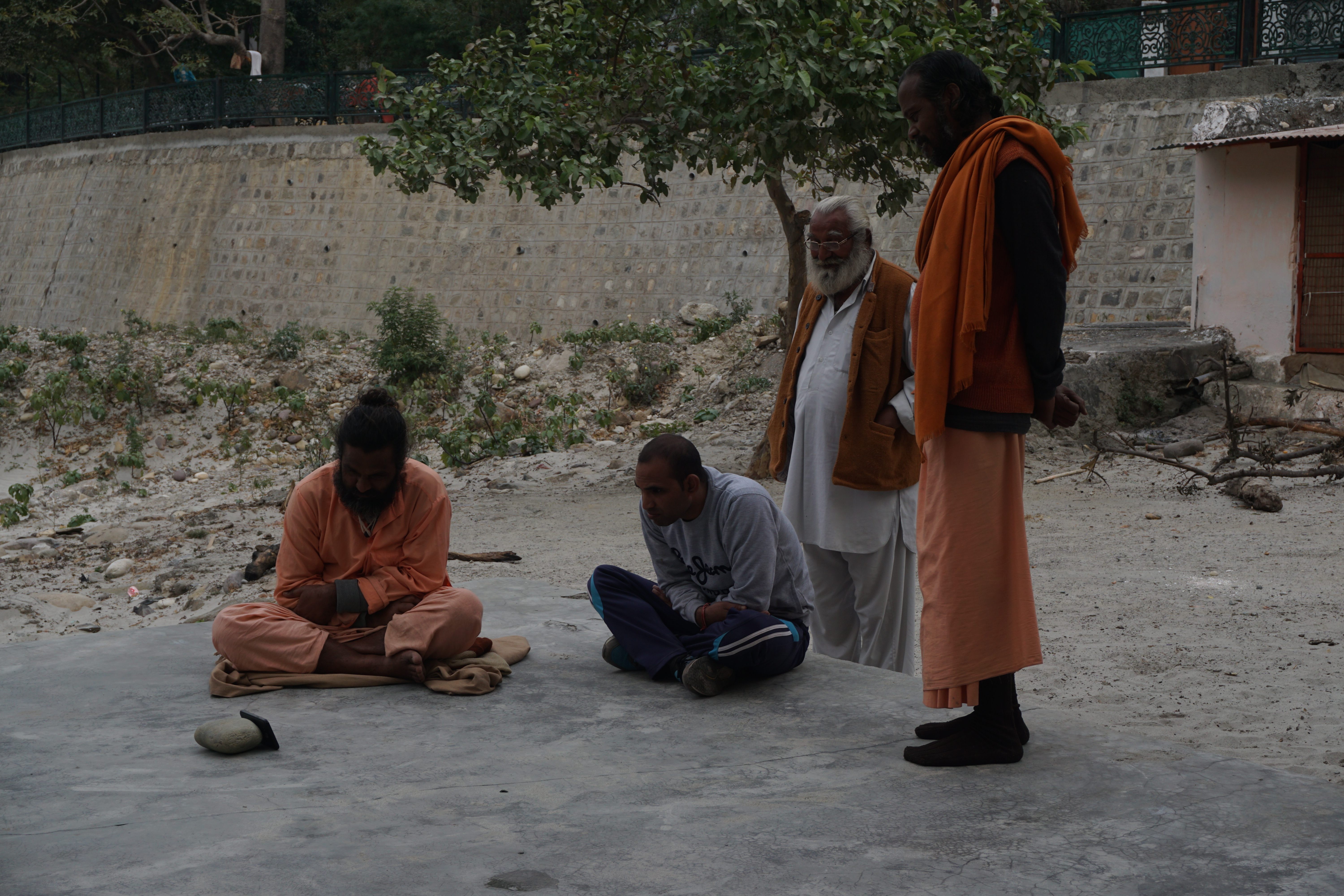 Sadhus and locals consuming their entertainment on a smartphone. They were watching [Ramanand Sagar&rsquo;s Ramayan](https://en.wikipedia.org/wiki/Ramayan_
