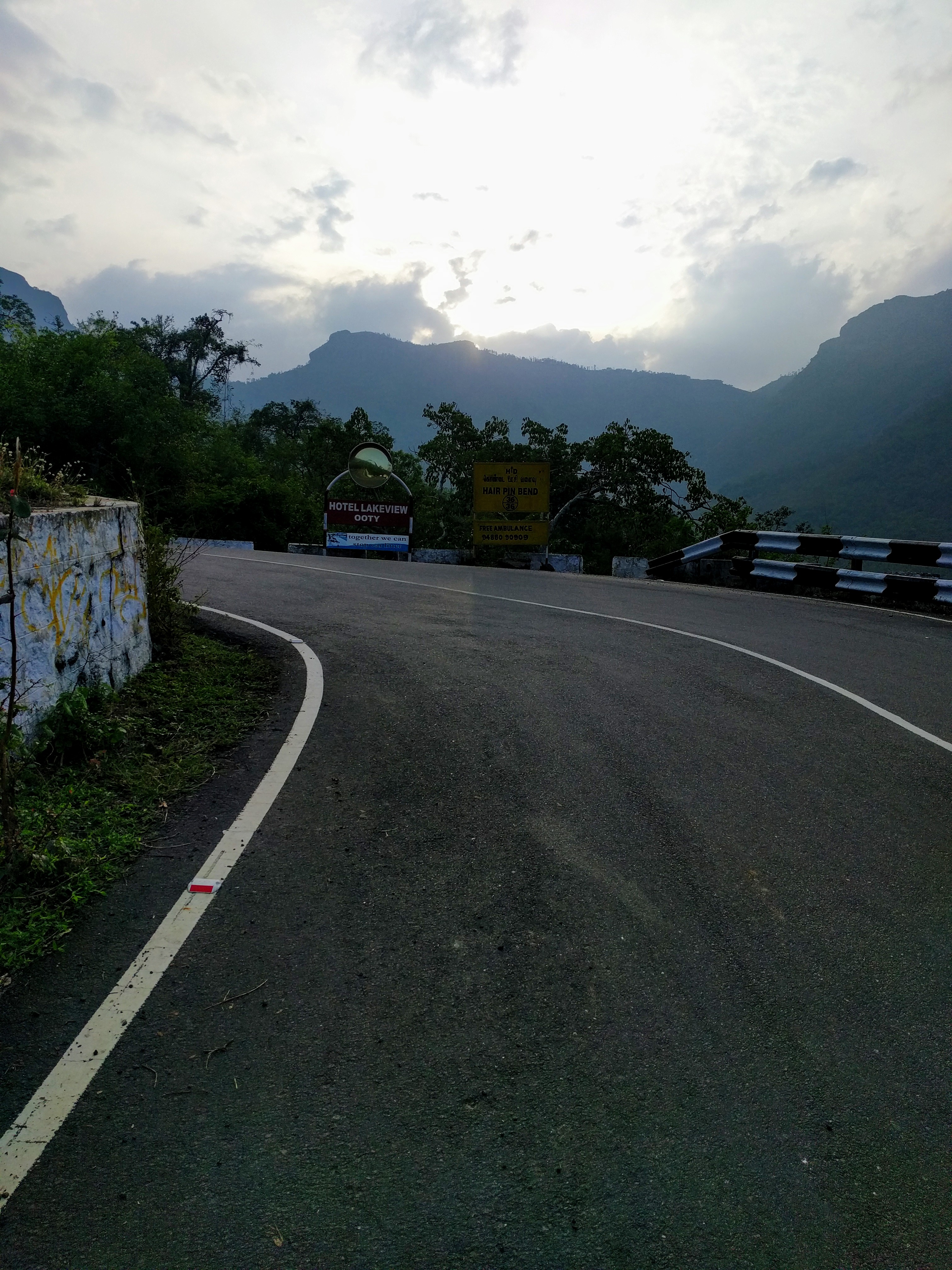 This is the first hairpin bend (36/36). Daylight wasn&rsquo;t on my side. I decided to push myself till the next support station (bend 16/36).
