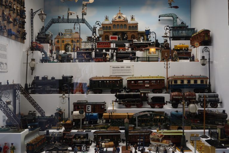 There were two whole panels that displayed Märklin railway sets manufactured before World War I. There were reproductions of some of their old print ads, too.