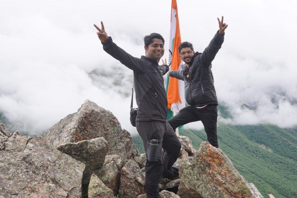 It was Kunal&rsquo;s idea to take a photo while posing. Back then, I wasn&rsquo;t aware of what &ldquo;dab&rdquo; is. Hence, the victory pose.