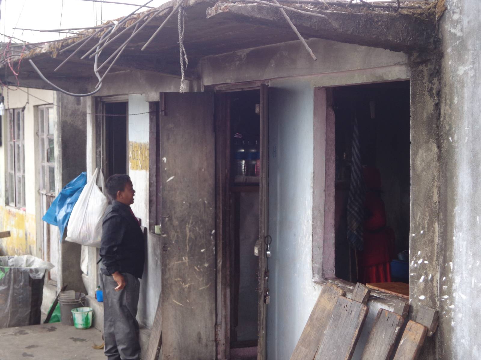 This small shack in Sohra serves super cheap breakfast. Two chapatis, one bowl of peas sabji and a cup of tea was only 20 rupees.