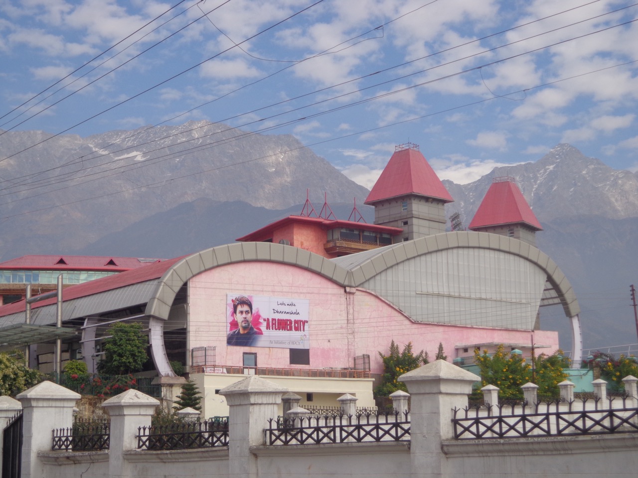 People on TripAdvisor say that this place is excellent for photography. I could imagine that from outside.