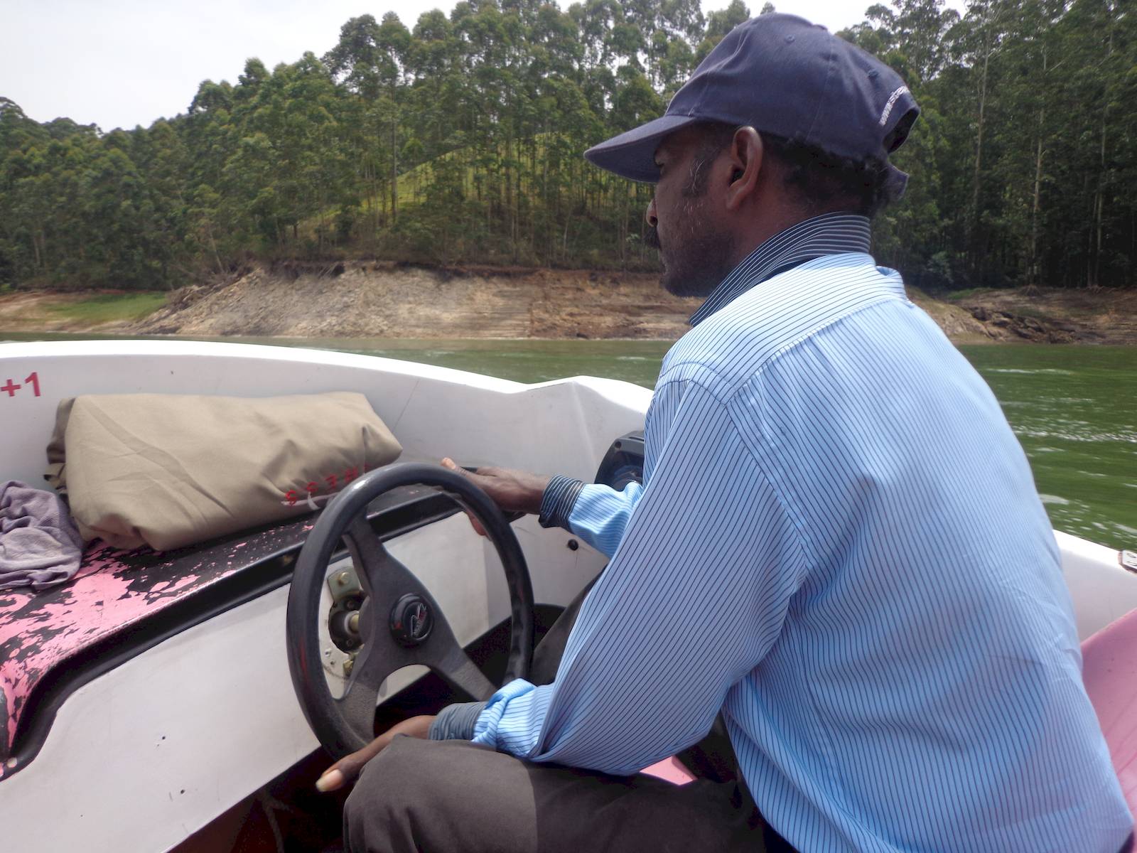 Our boat driver was busy showing us some acrobatics.