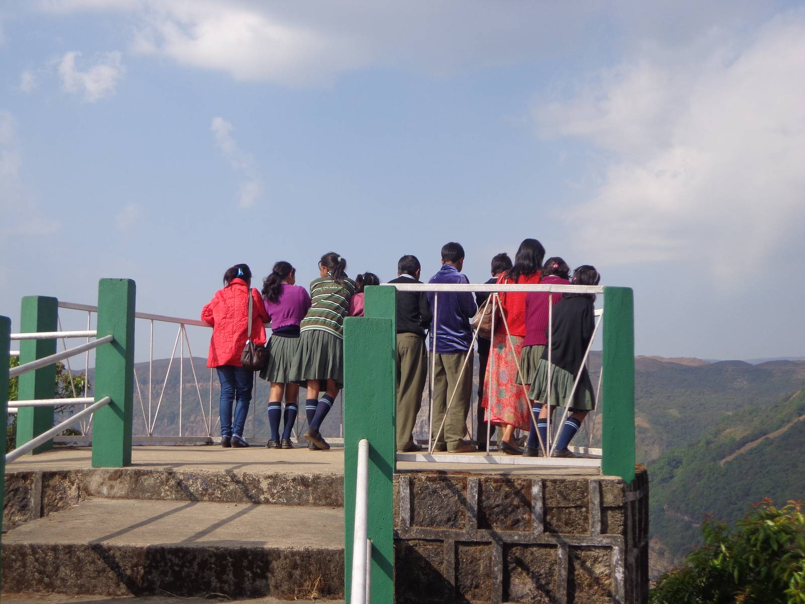 School kids enjoying an excursion at Nohkalikai Falls.