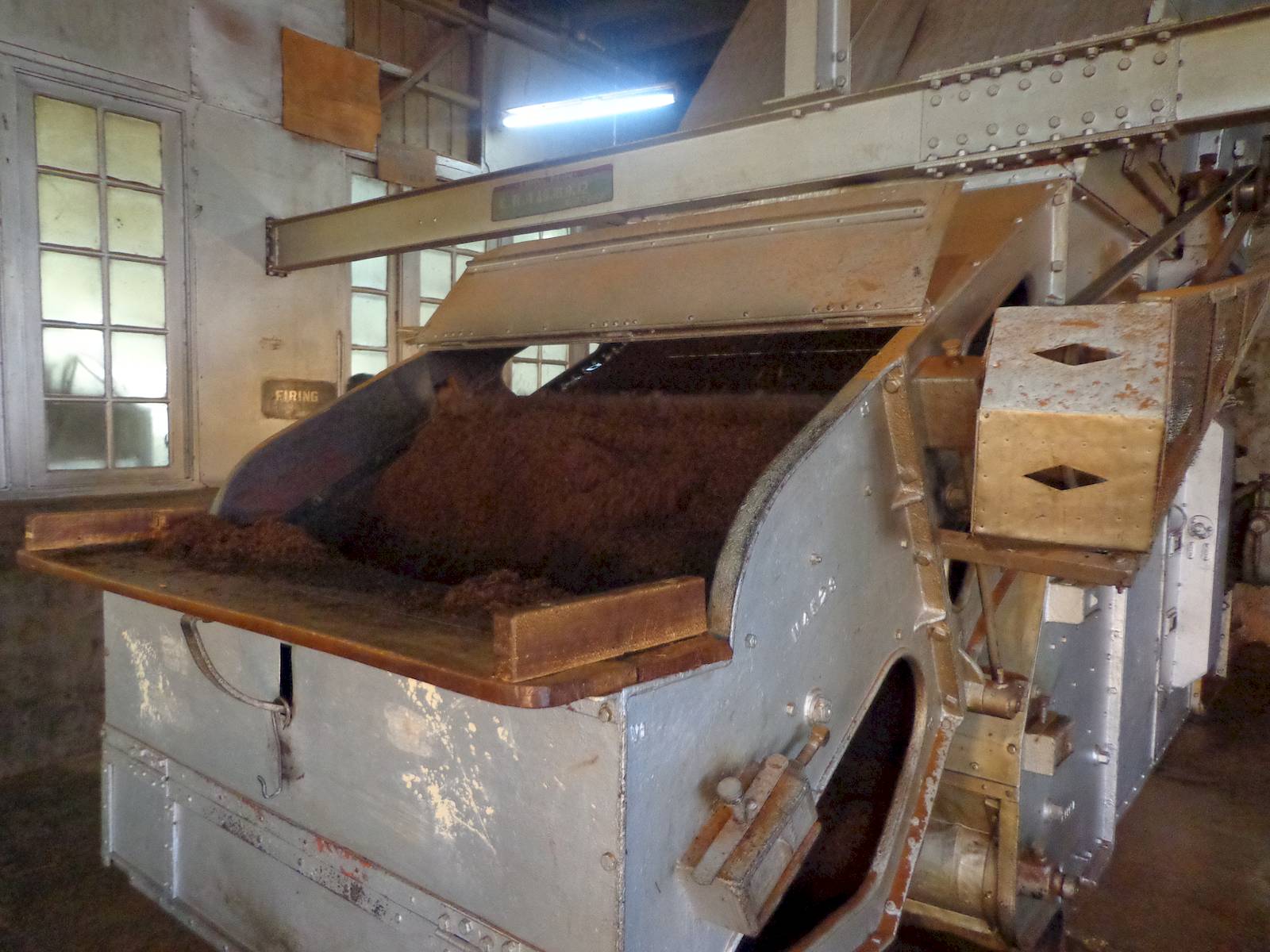 Step 3: Fermented leaves are oxidised to lock-in the flavours and prevent further fermentation. At this point, tea leaves are dry.