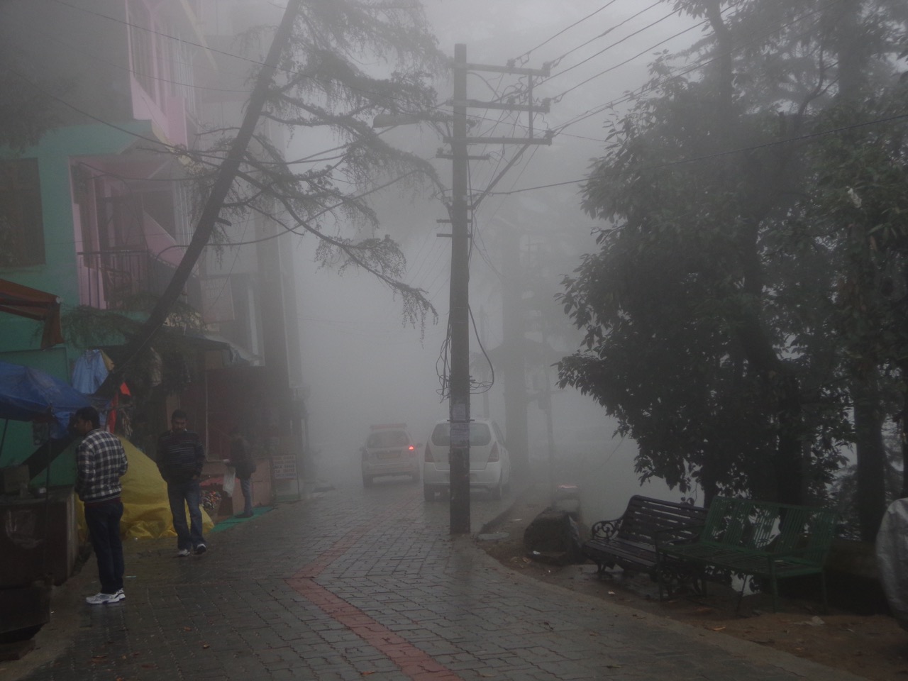 Even the parking platforms beyond the edge of the road aren&rsquo;t visible.