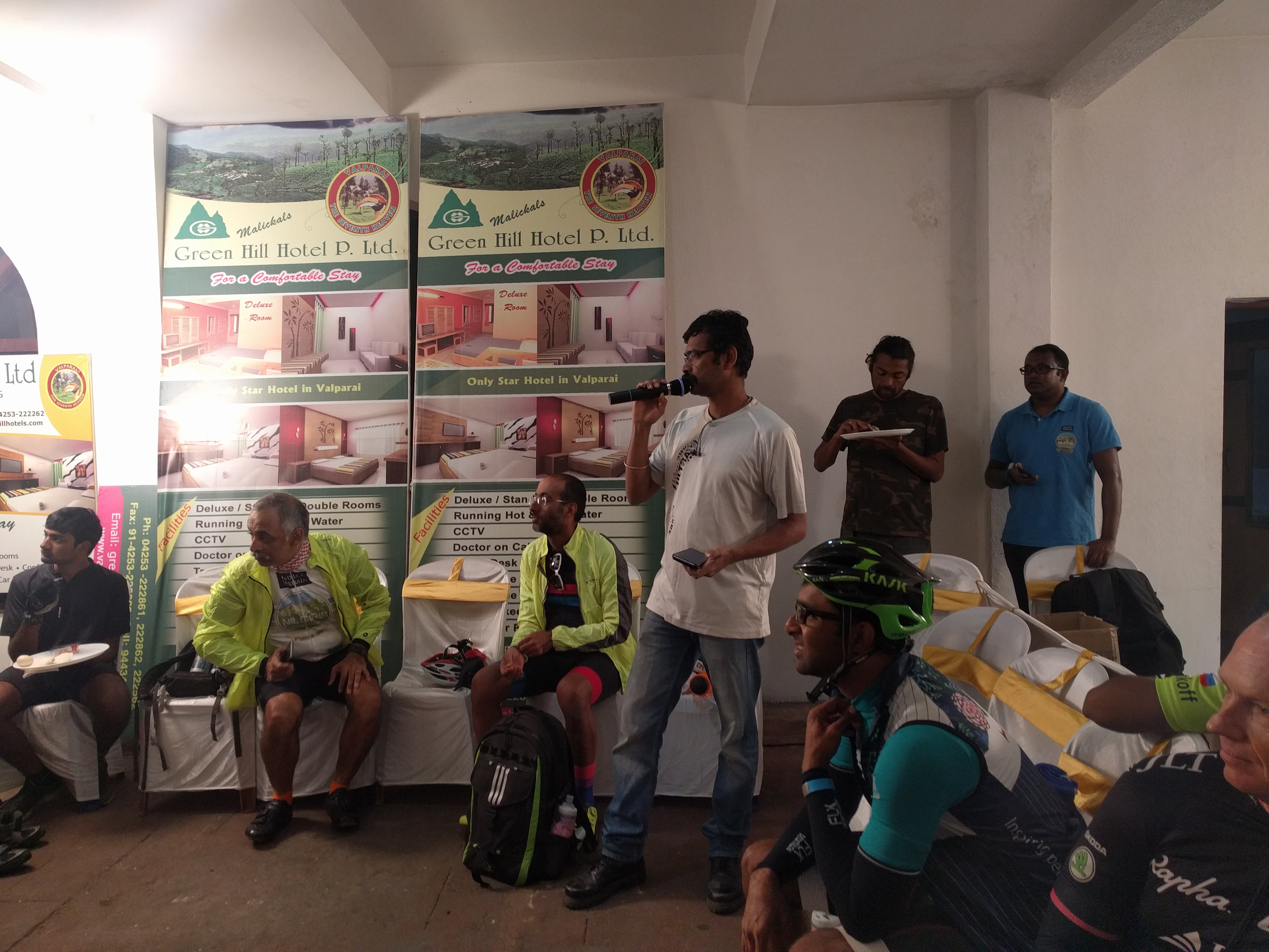 Satish briefed us about the day, the cut-off times at each support station and stuff we had to do after we reached Pollachi.