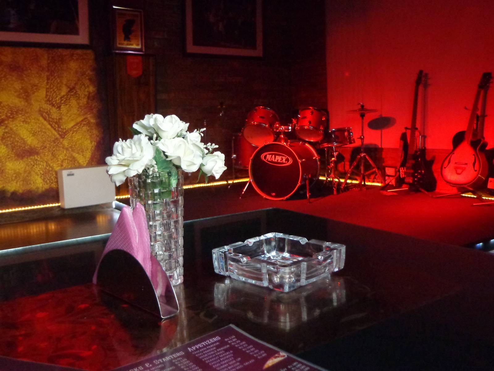 Rattle & Hum Lounge has occasional band performances.