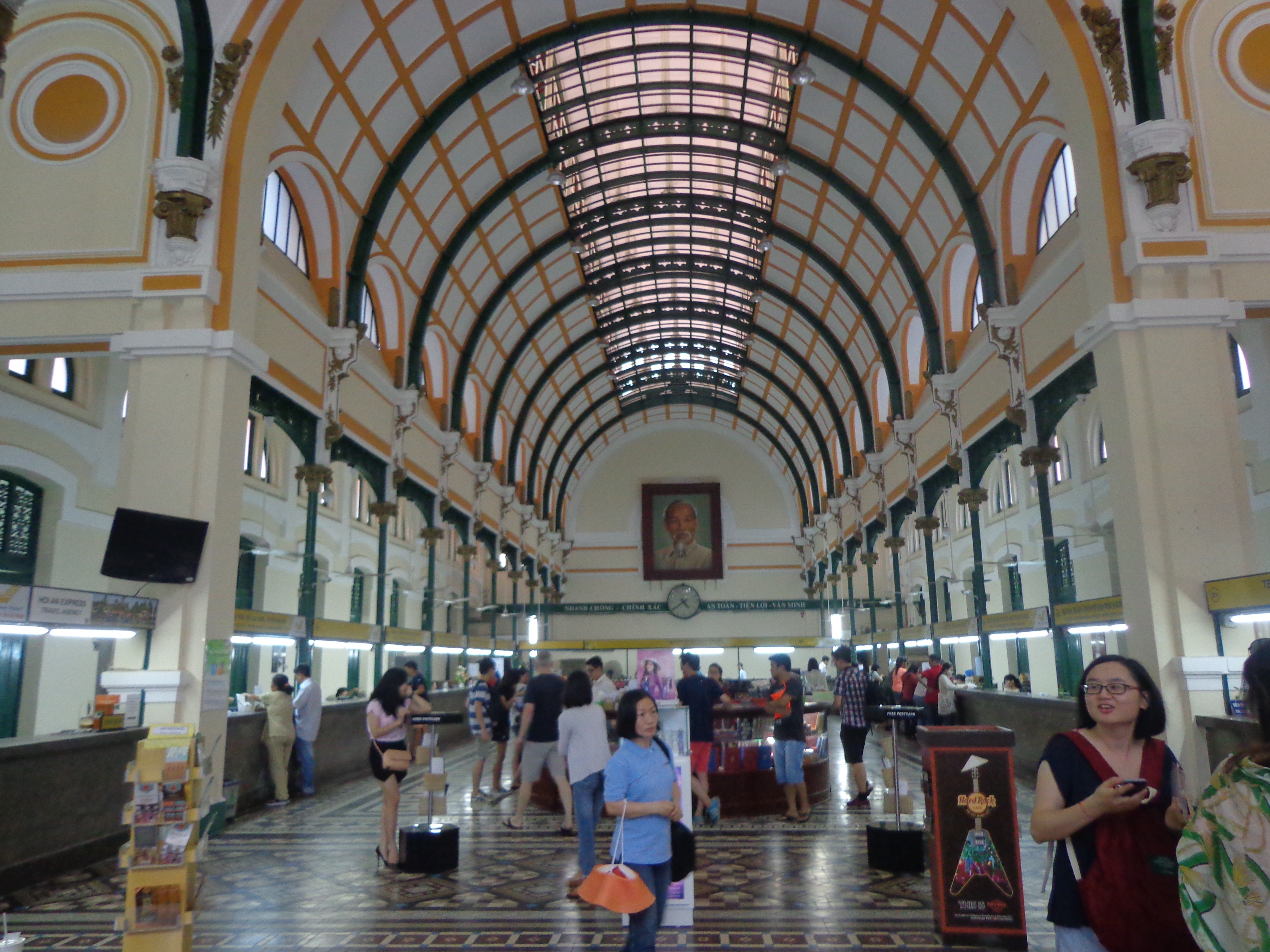 The counters inside the post office. The post office was offering the best exchange rates against USD compared to all the places we had come across so far.