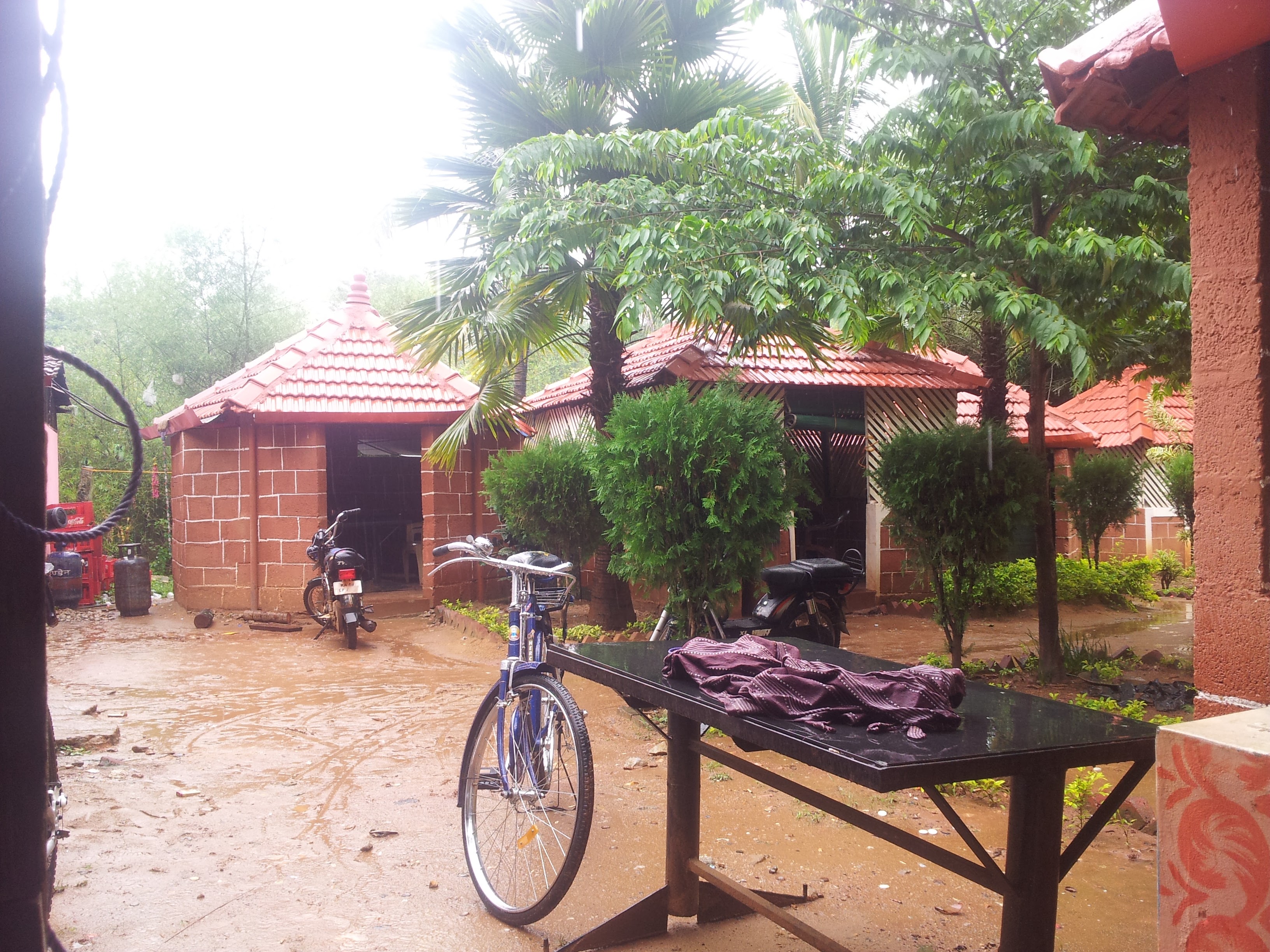 The dhabas in Hesaraghatta have cabins like these.