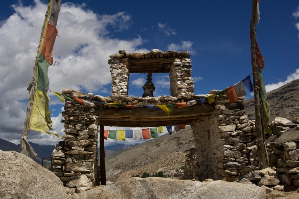 Some kind of door-like structure invited the visitors near the bus stand. Most of the flat rocks have the mantra “Om Mani Bêmê Hum” engraved on them.