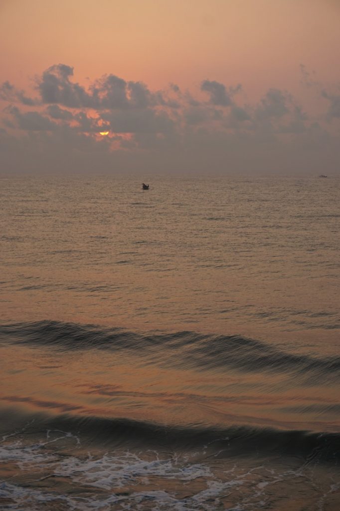 The reflected colours in the sea waters were amazing. This was inspite of the clouds covering up the Sun.