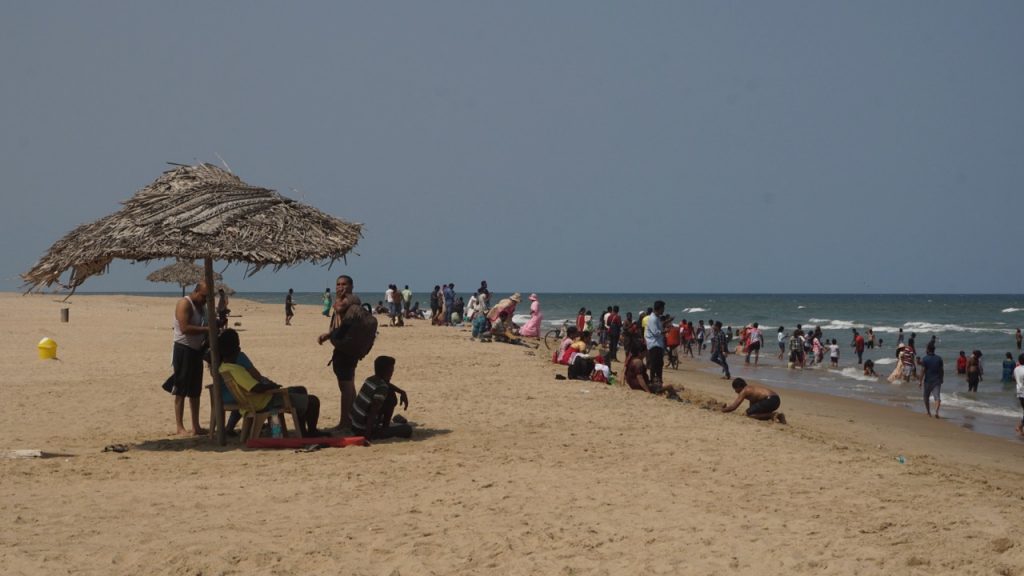 Being a weekend, the beach saw a decent crowd.