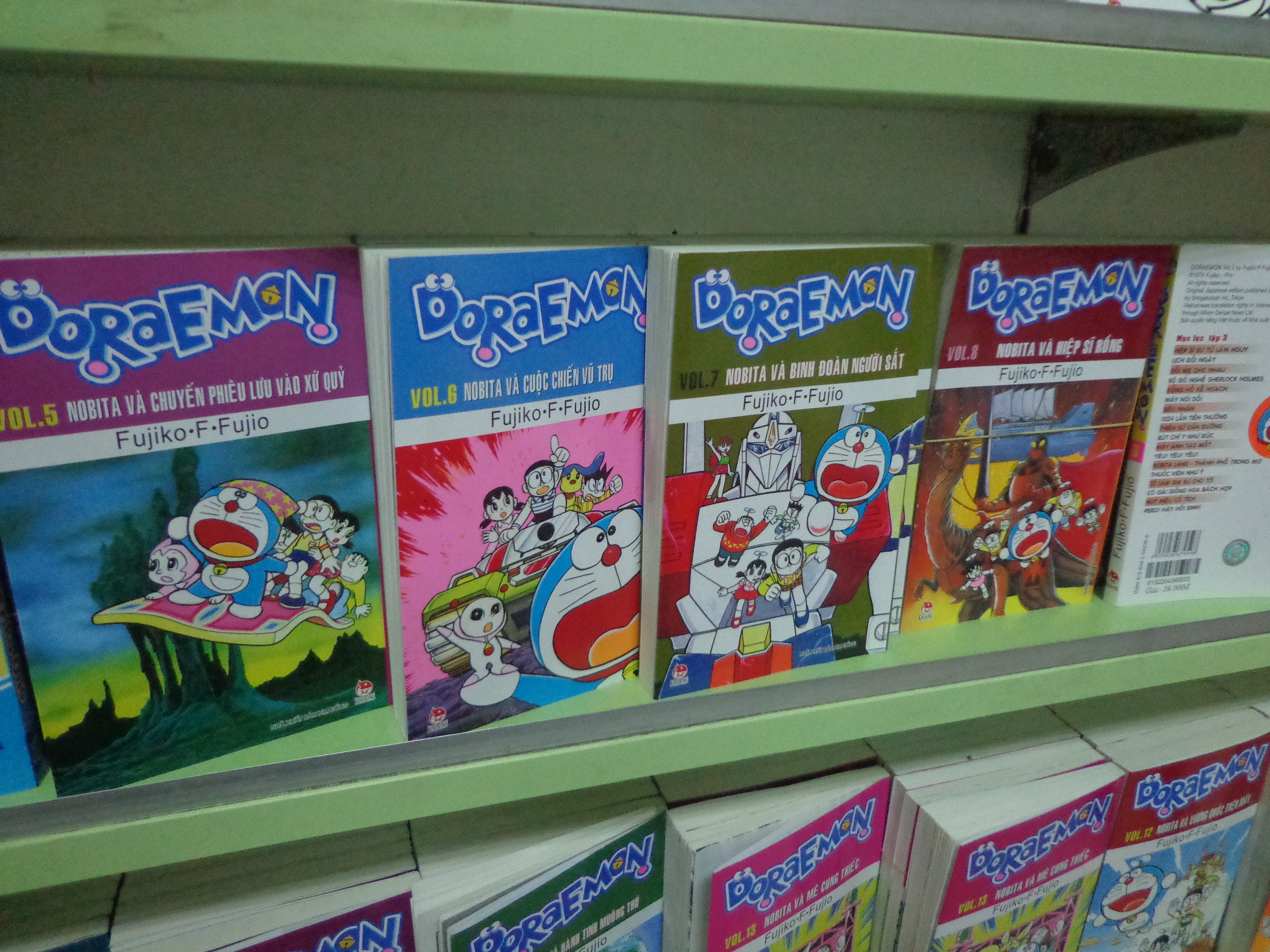 Doraemon – It’s as famous in Vietnam as in Japan and in India! I am surprised that no Hindi publisher has taken pains to translate Doraemon mangas into Hindi.