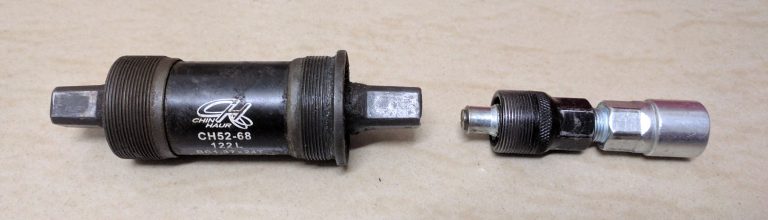 The bottom bracket and the crank puller. Two things to note here. One, the bottom bracket is not by Shimano. Two, the tip of the crank puller is deformed.