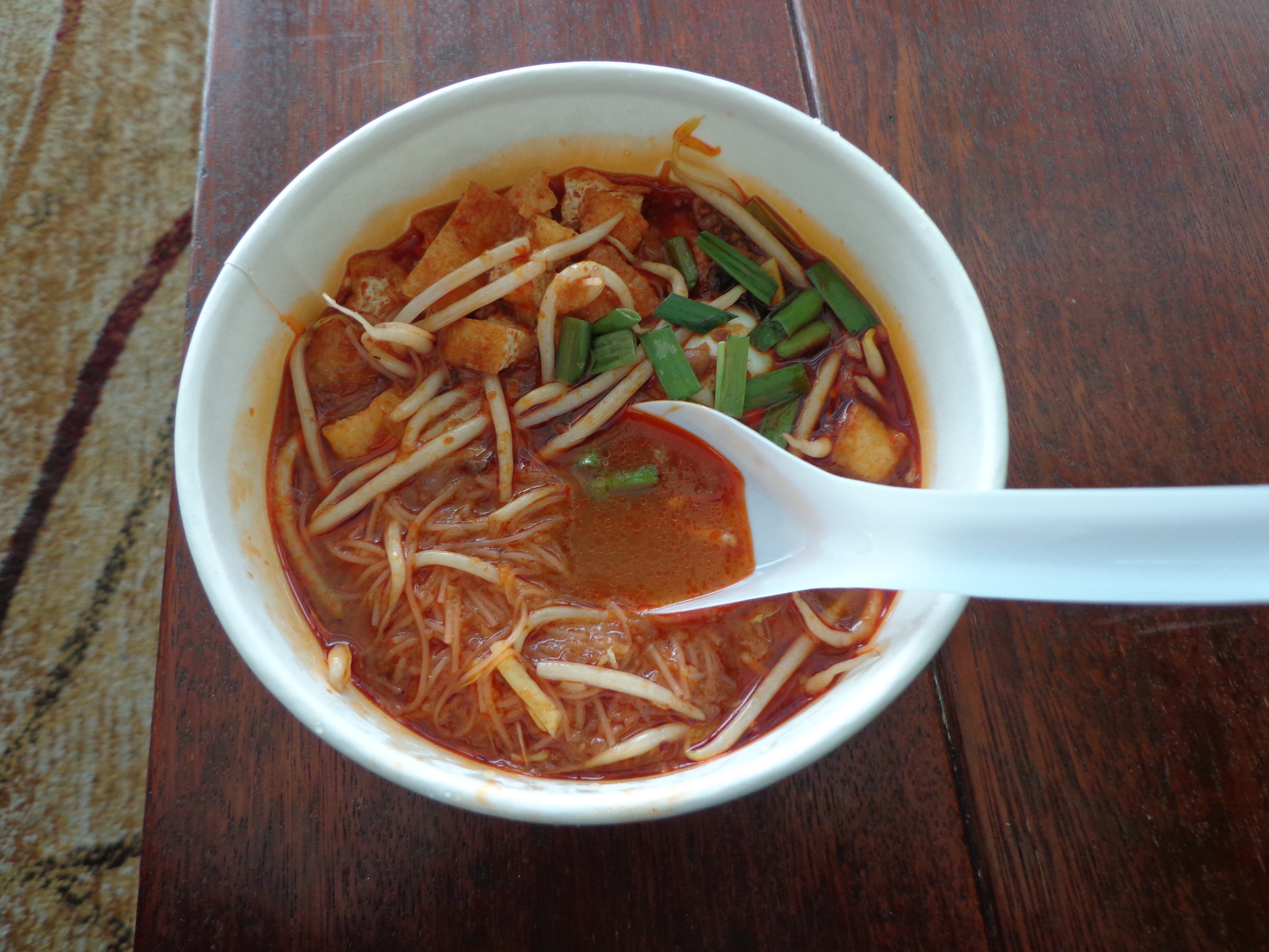 We had like 20 mins to gulp down some lunch. I had a bowl of Mee Siam while Nandy had some fish ball noodles. Yes, the Mee Siam was as spicy as it looks.