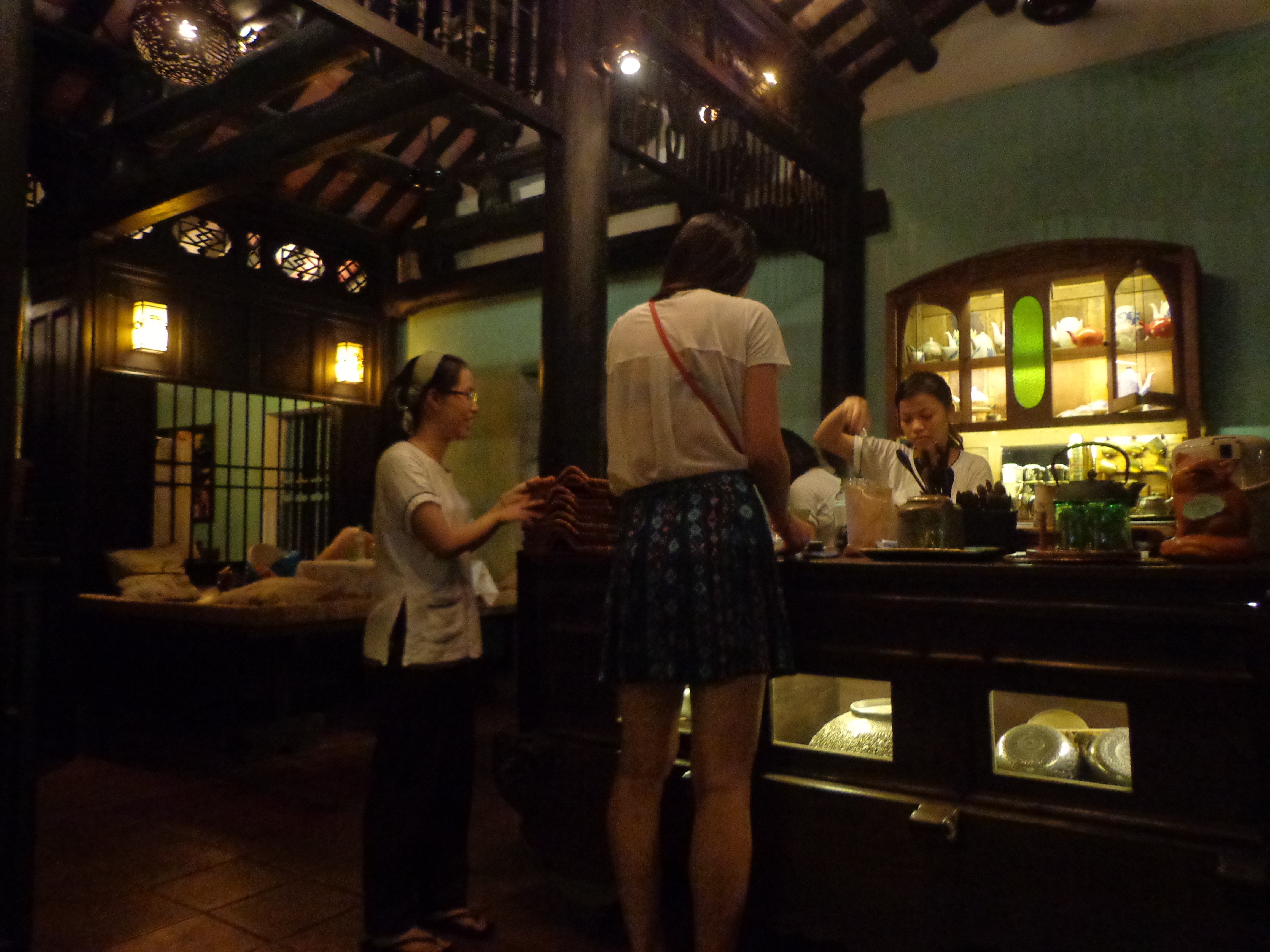 These girls run the front of the house. They have put a lot of thought in the operational mechanism. Hence, communication isn’t an issue. For example, the ordering form is a simple fill in the box type of checksheet.