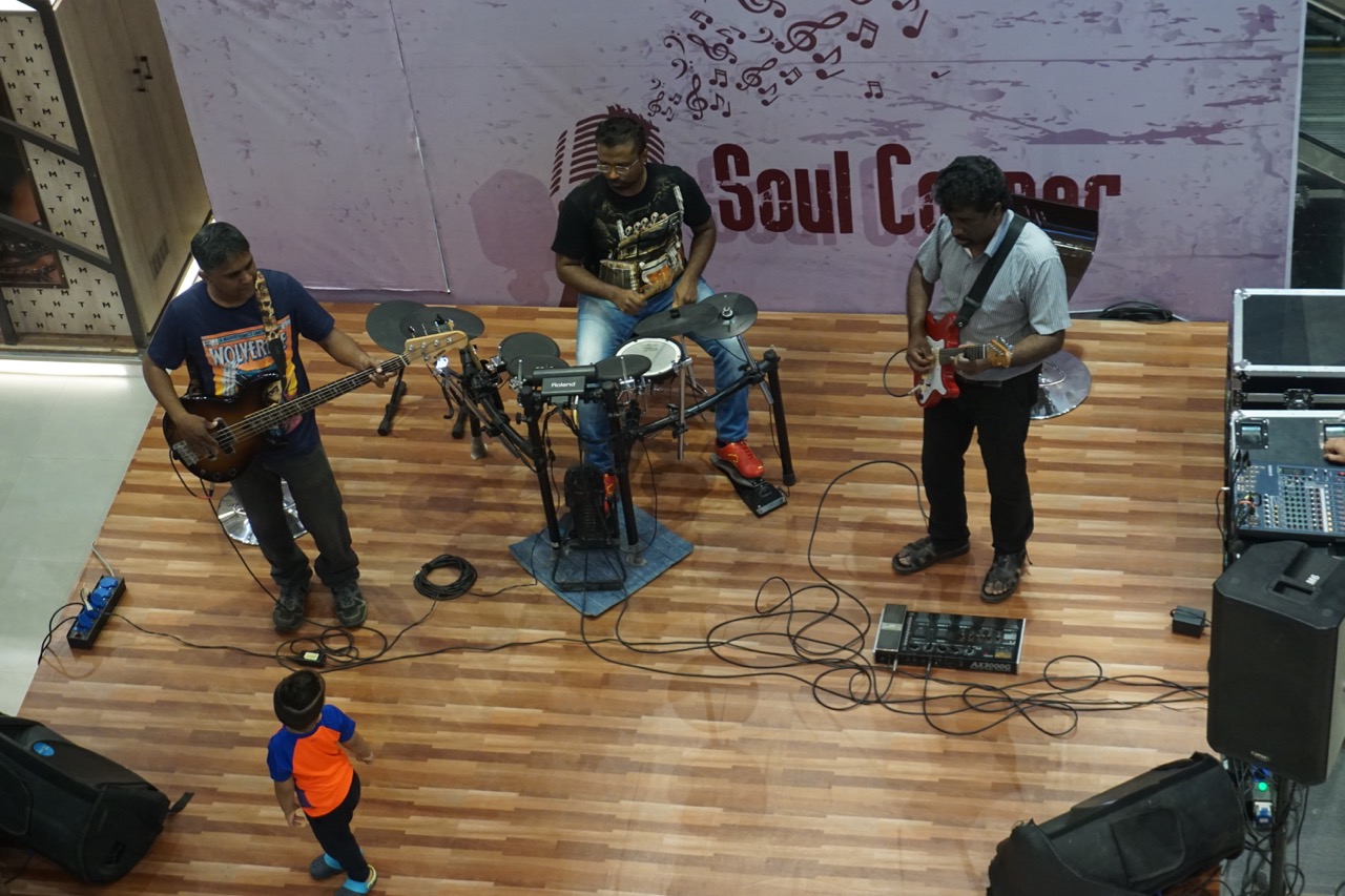 These guys played instrumentals of some popular rock songs like Sultans of Swing and Knocking on Heaven&rsquo;s Door.